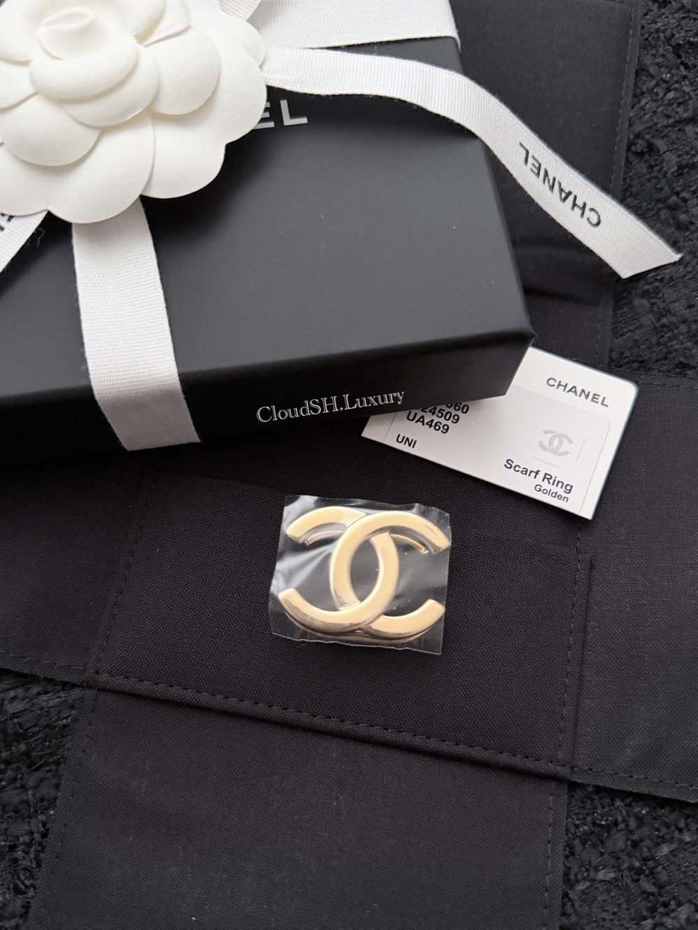 Auth BNIB Chanel CC Logo Gold Scarf Ring